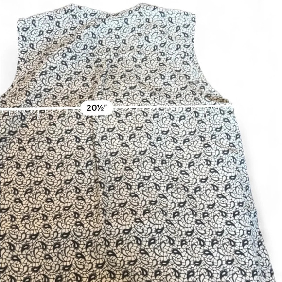Halogen white & blue paisley V-neck sleeveless blouse size large - Picture 7 of 7